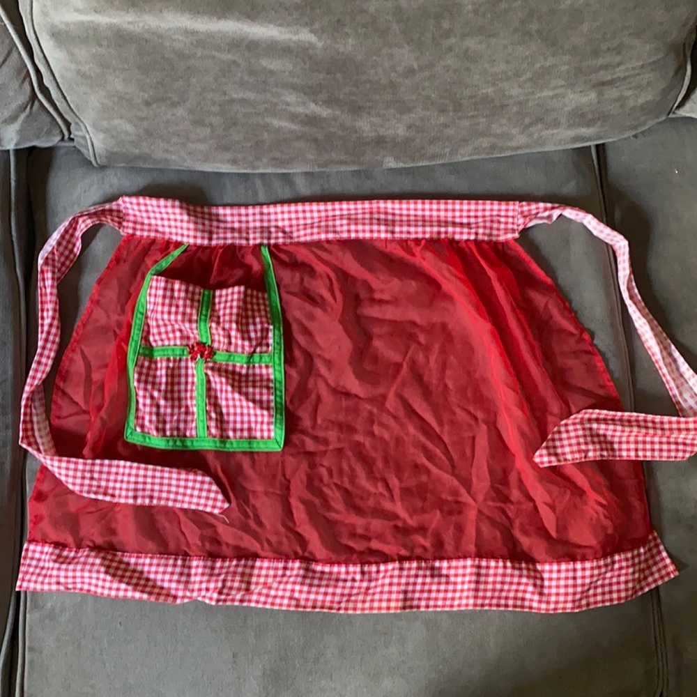 FINAL SALE
Apron With Pocket- Red